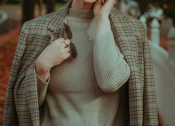 Quels conseils pour intégrer des vêtements en broderie anglaise dans une tenue de printemps?